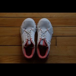 On Cloudflyer Women’s size 7.5 M White Coral